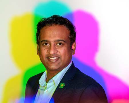 image of professor vamsi kanuri with halftone color behind him.