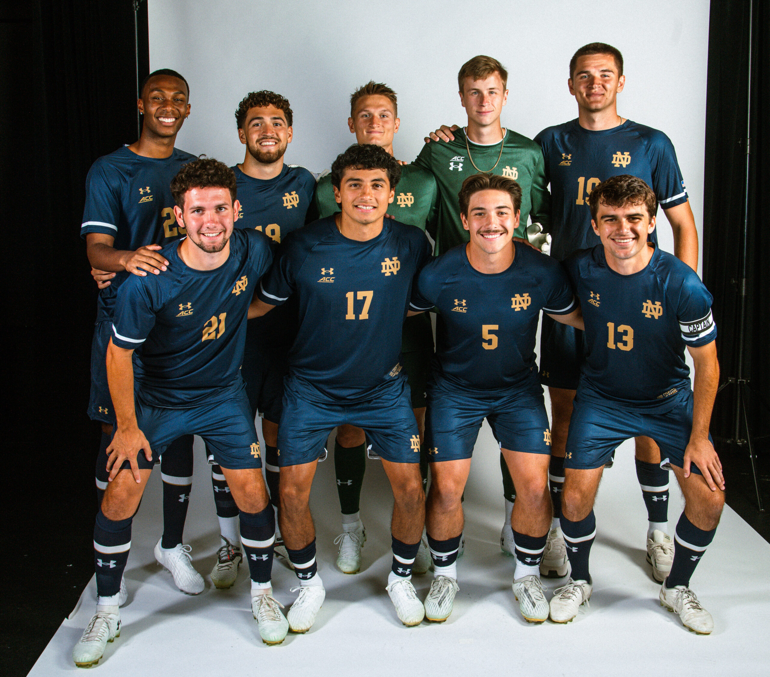 Cleveland Sellers IV and teammates of the Notre Dame soccer team pose for a photo.