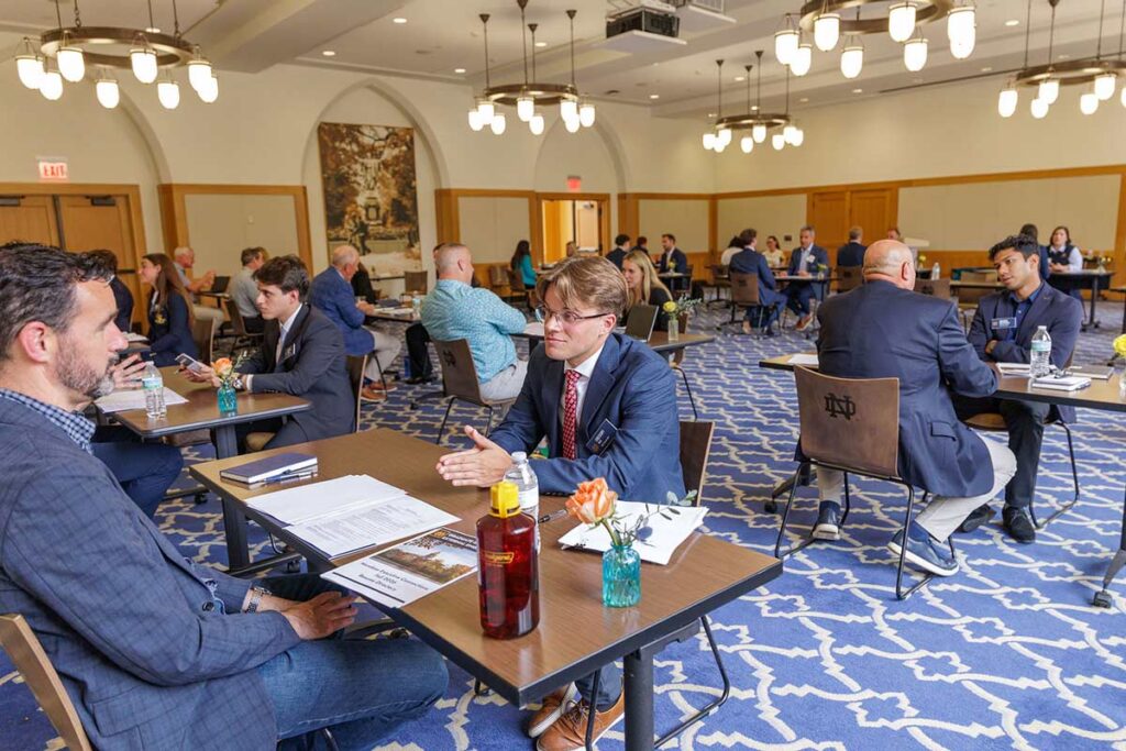 Speed networking pairs alumni, students - Notre Dame Business Mendoza College of Business